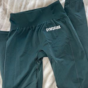 GYMSHARK LEGGINGS AND MATCHING SPORTS BRA- SMALL